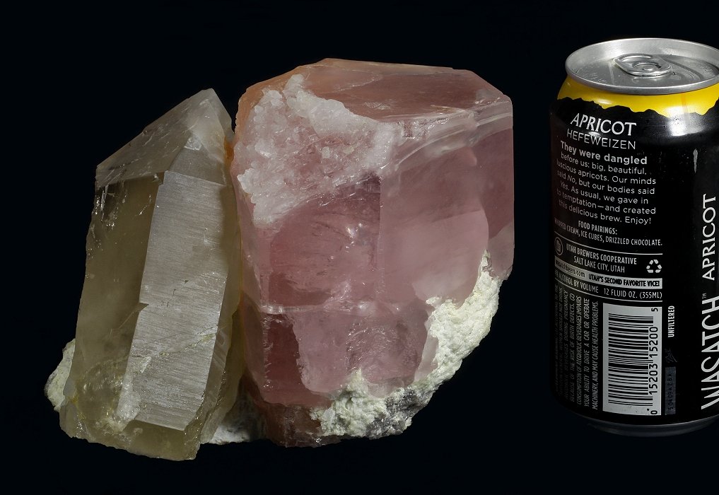 Beryl (var. Morganite) with Quartz and Albite
150 x 118 x 113 mm
(Autor: GneissWare)