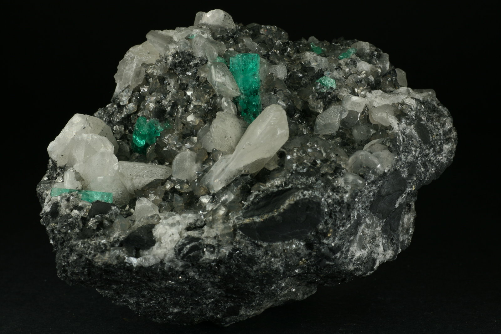 Beryl (variety emerald), Calcite
95x75x75mm - main emerald xl=15mm
(Autor: Fiebre Verde)