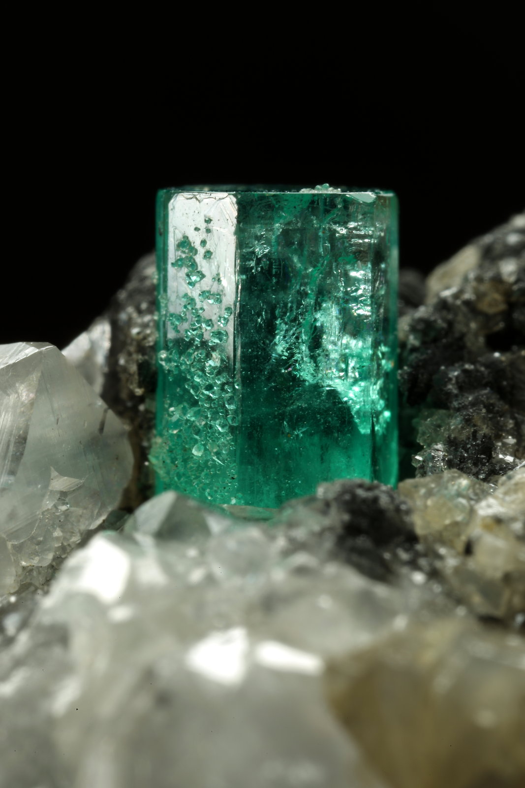 Beryl (variety emerald), Calcite
59x20x60mm, xl=7x5mm
(Autor: Fiebre Verde)