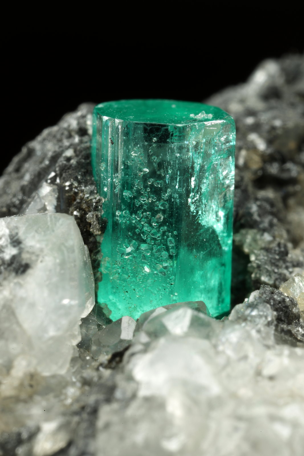 Beryl (variety emerald), Calcite
59x20x60mm, xl=7x5mm
(Autor: Fiebre Verde)