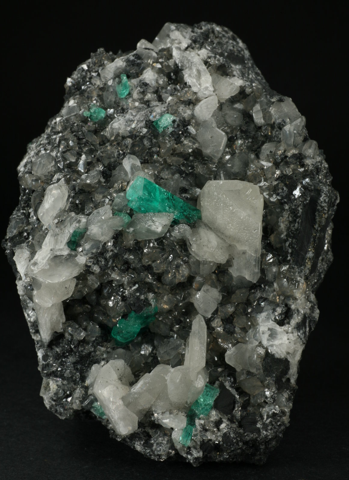 Beryl (variety emerald), Calcite
95x75x75mm - main emerald xl=15mm
(Autor: Fiebre Verde)