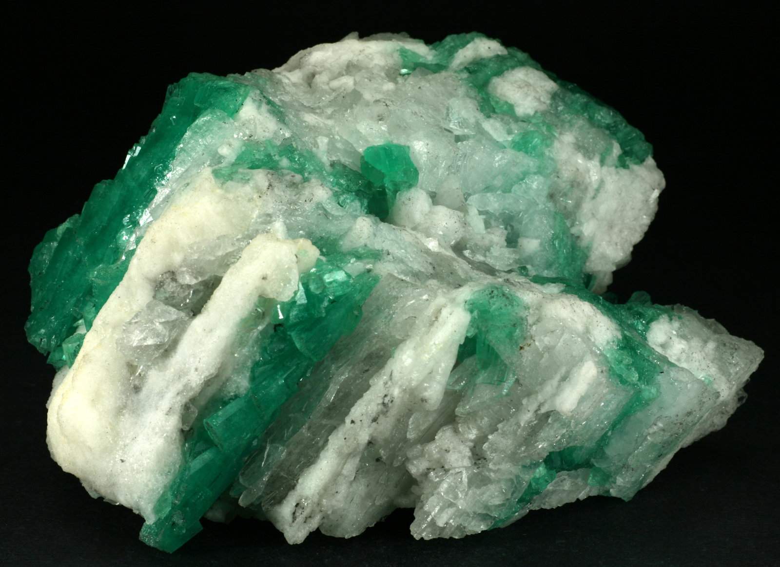 Beryl (variety emerald), Calcite
105x80x60mm
(Autor: Fiebre Verde)