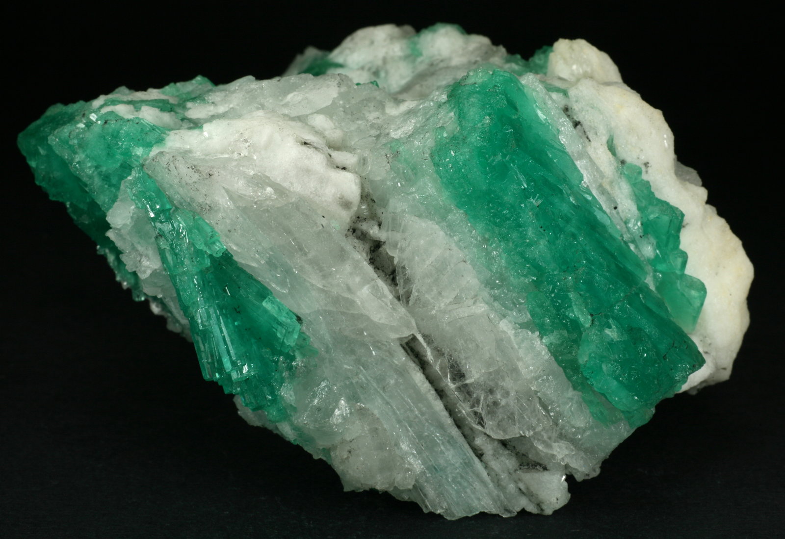 Beryl (variety emerald), Calcite
105x80x60mm
(Autor: Fiebre Verde)