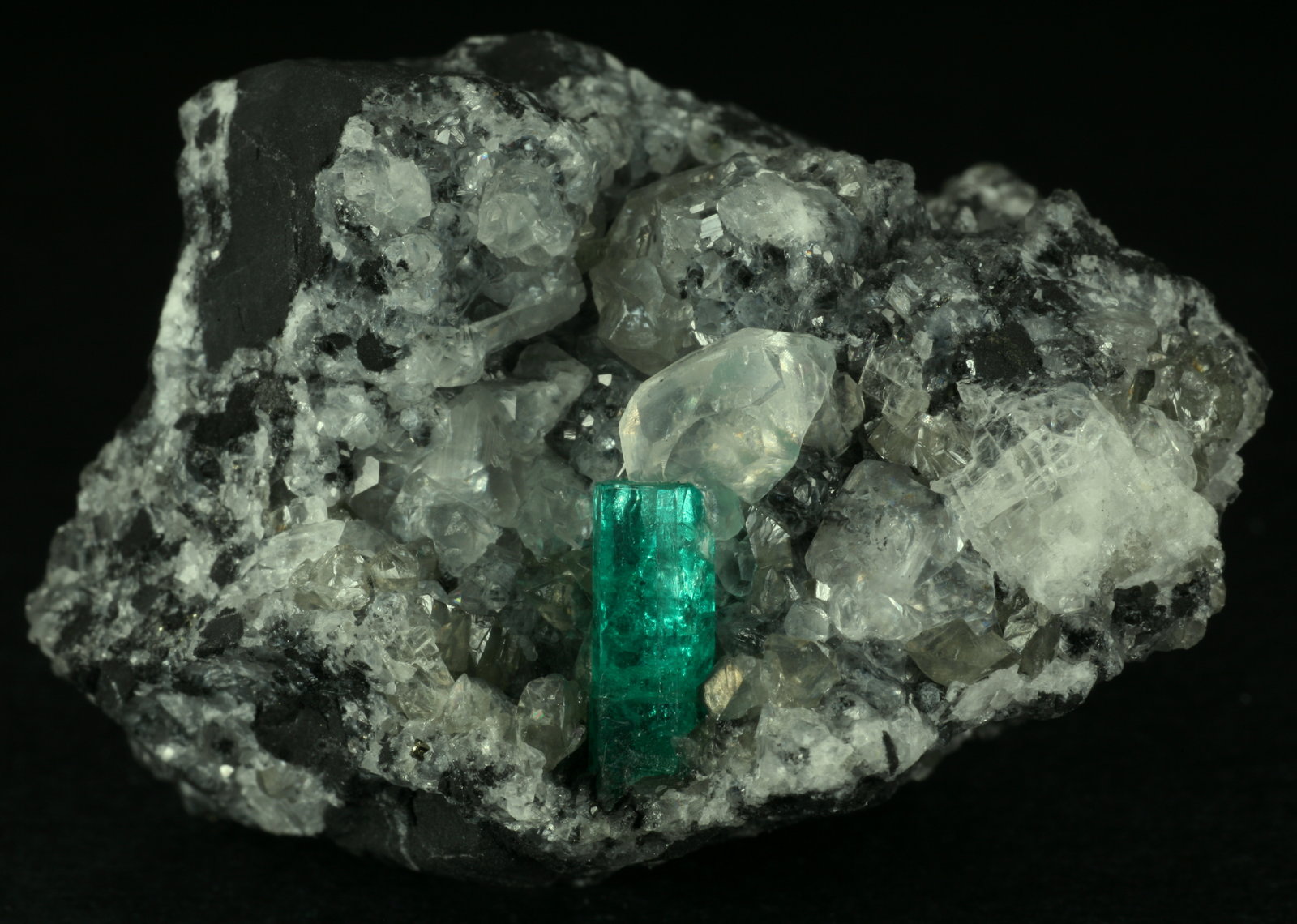 Beryl (variety emerald), Calcite
46x42x34mm
(Autor: Fiebre Verde)