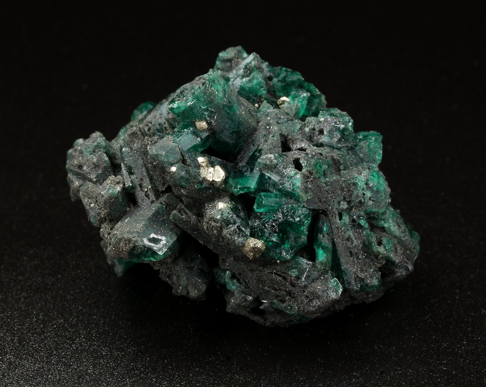 Beryl (variety emerald), Pyrite
37x25x29mm, xls up to 1cm
(Autor: Fiebre Verde)