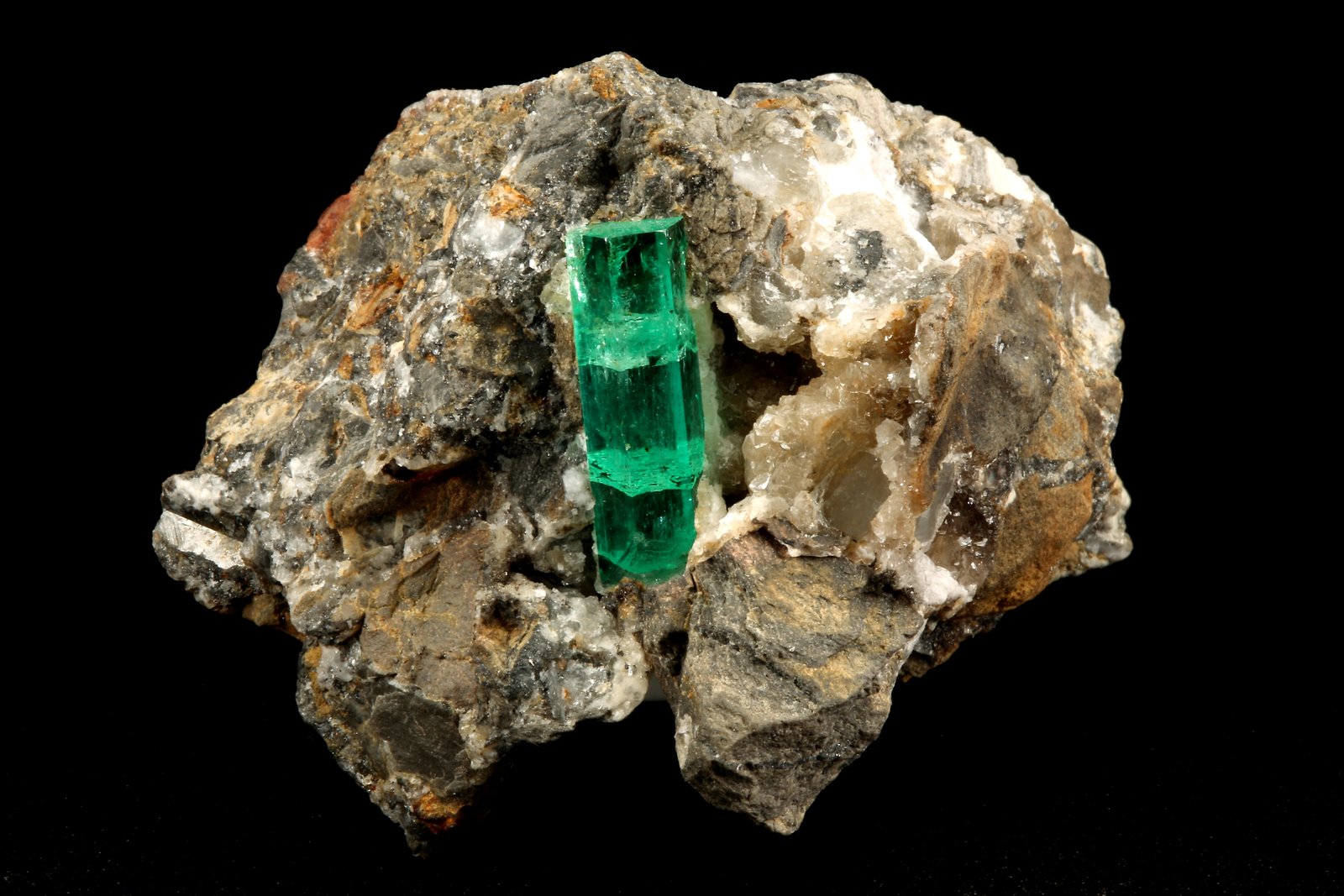 Beryl (variety emerald), Calcite
57x38x42mm, xl=20mm
(Autor: Fiebre Verde)