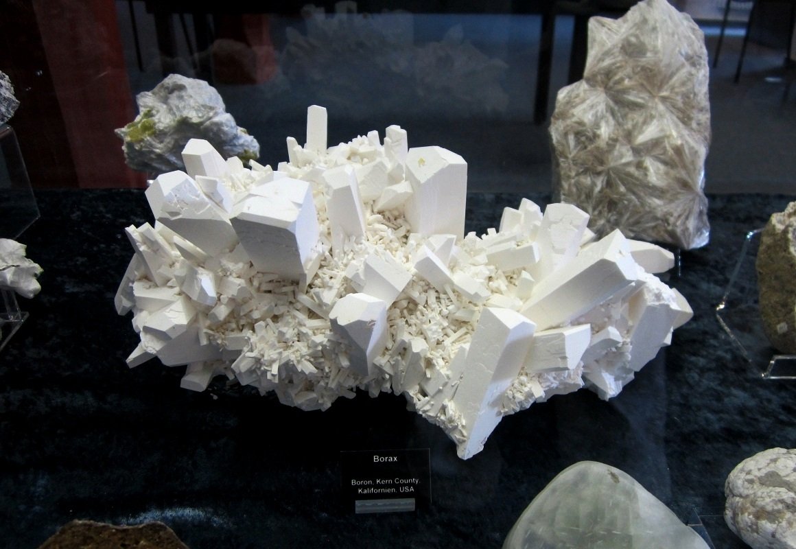 Borax
approx. 30 cm
(Autor: Tobi)