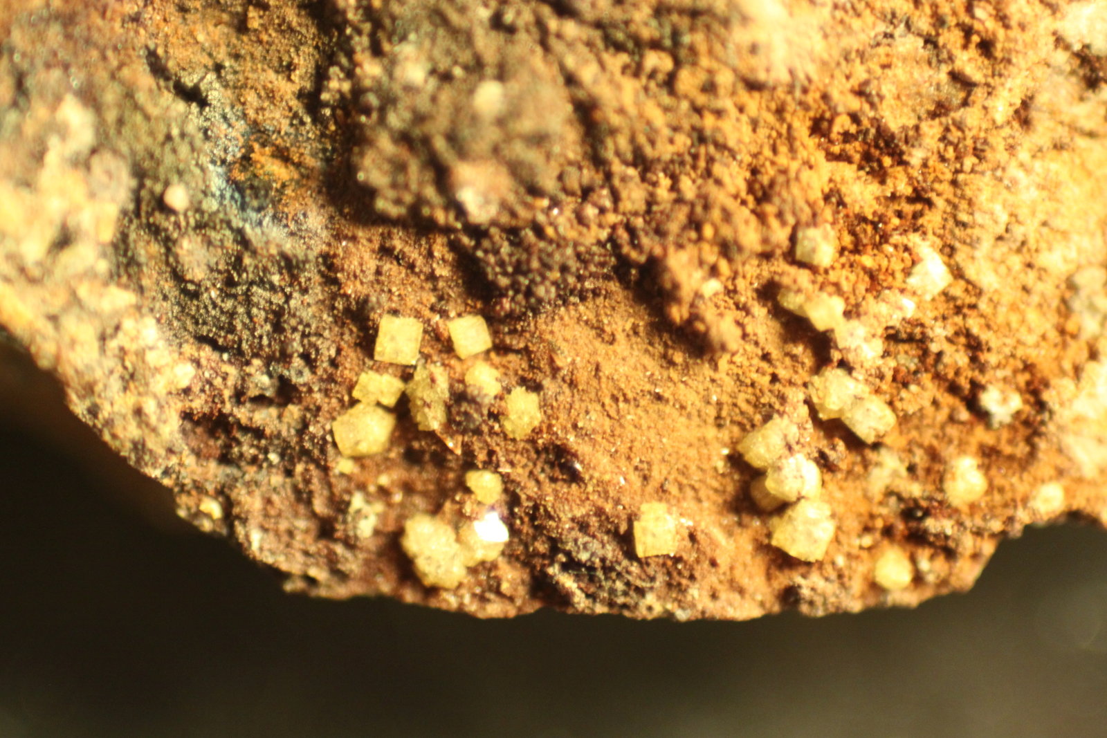 Bariopharmacosiderite
FOV = 9 mm
(Autor: Firmo Espinar)