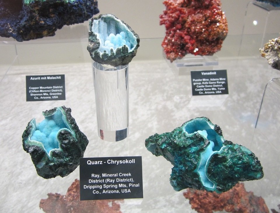 Chrysocolla, quartz
4 - 7 cm
(Autor: Tobi)