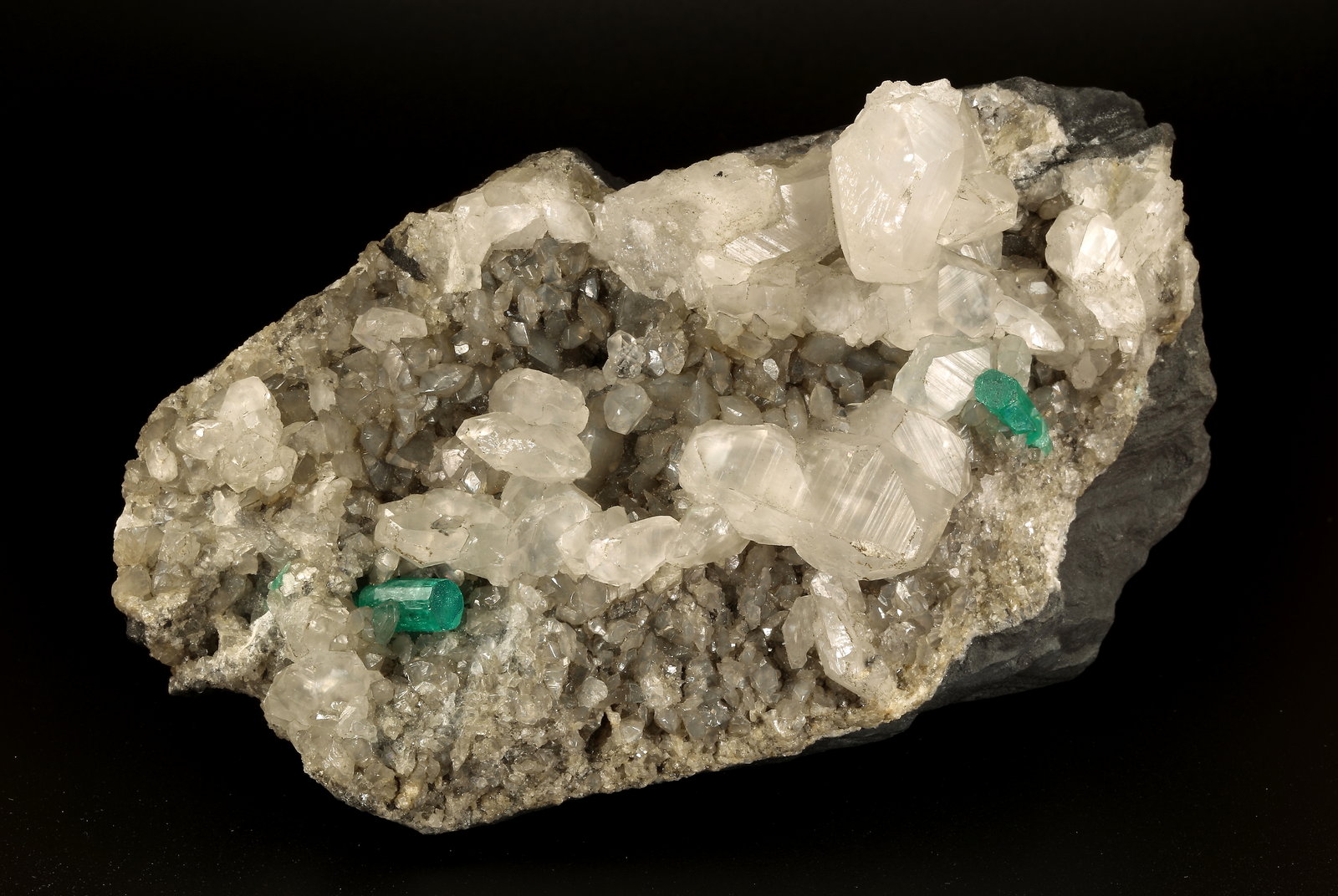 Beryl (variety emerald), Calcite, Pyrite
140x75x80mm, xls=16 & 10mm
(Autor: Fiebre Verde)