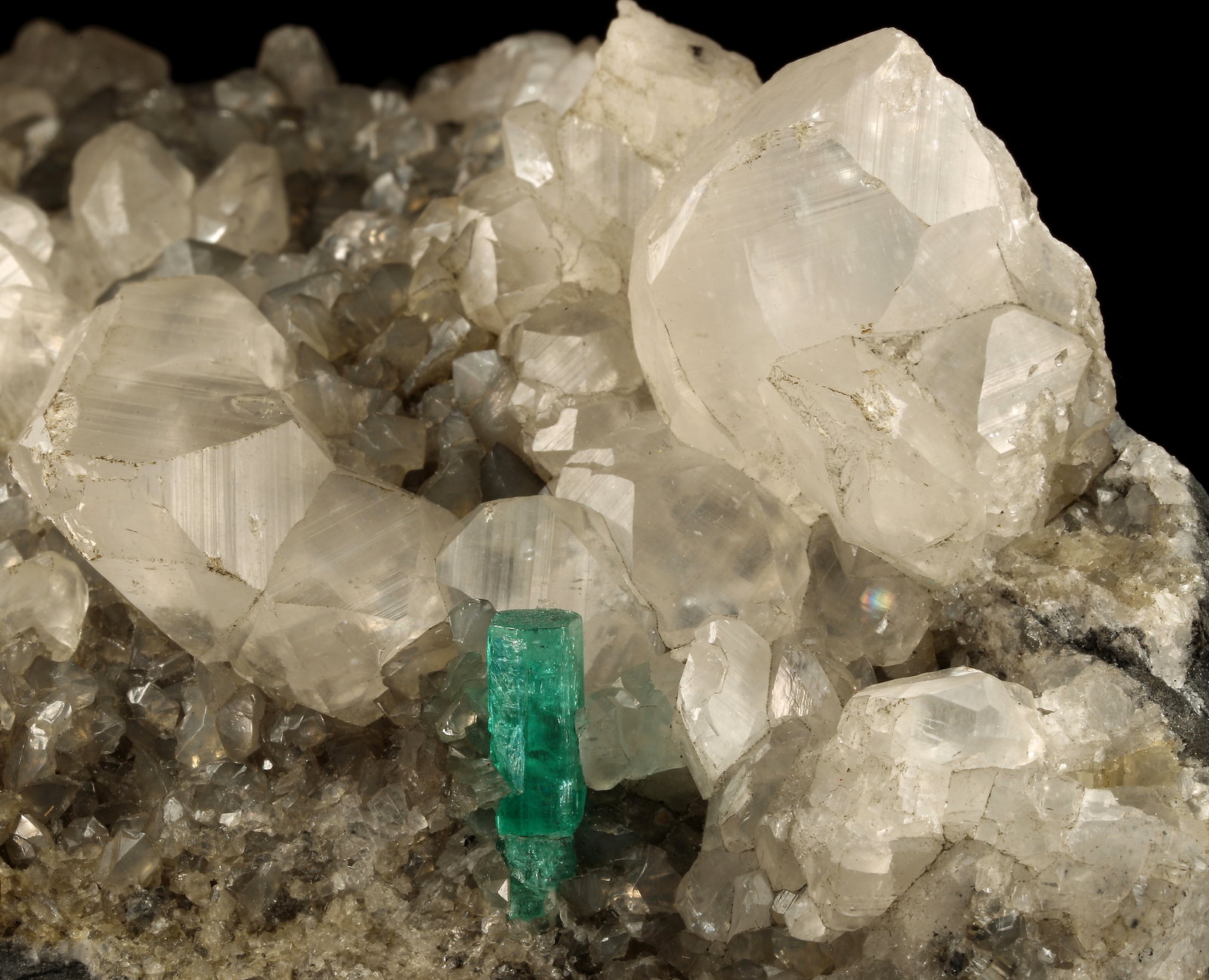 Beryl (variety emerald), Calcite, Pyrite
140x75x80mm, xls=16 & 10mm
(Autor: Fiebre Verde)