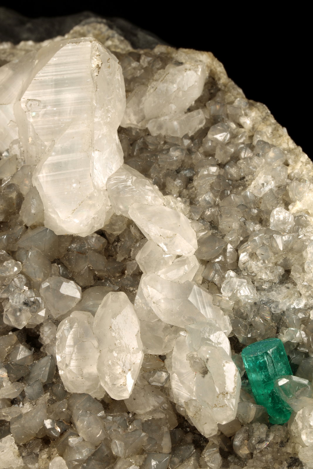 Beryl (variety emerald), Calcite, Pyrite
140x75x80mm, xls=16 & 10mm
(Autor: Fiebre Verde)