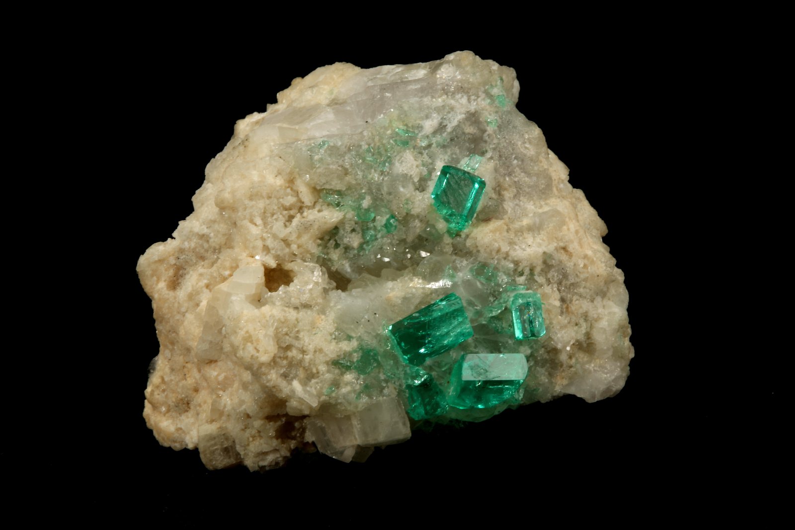 Beryl (variety emerald), Calcite, Dolomite
42x39x34mm, xls up to 7mm
(Autor: Fiebre Verde)