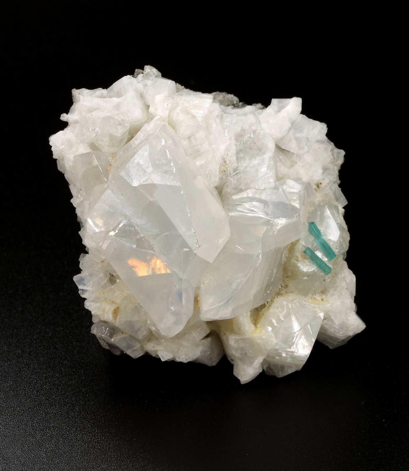 Beryl (variety emerald), Dolomite, Pyrite
49x61x33mm, xls=6mm & 7mm
(Autor: Fiebre Verde)