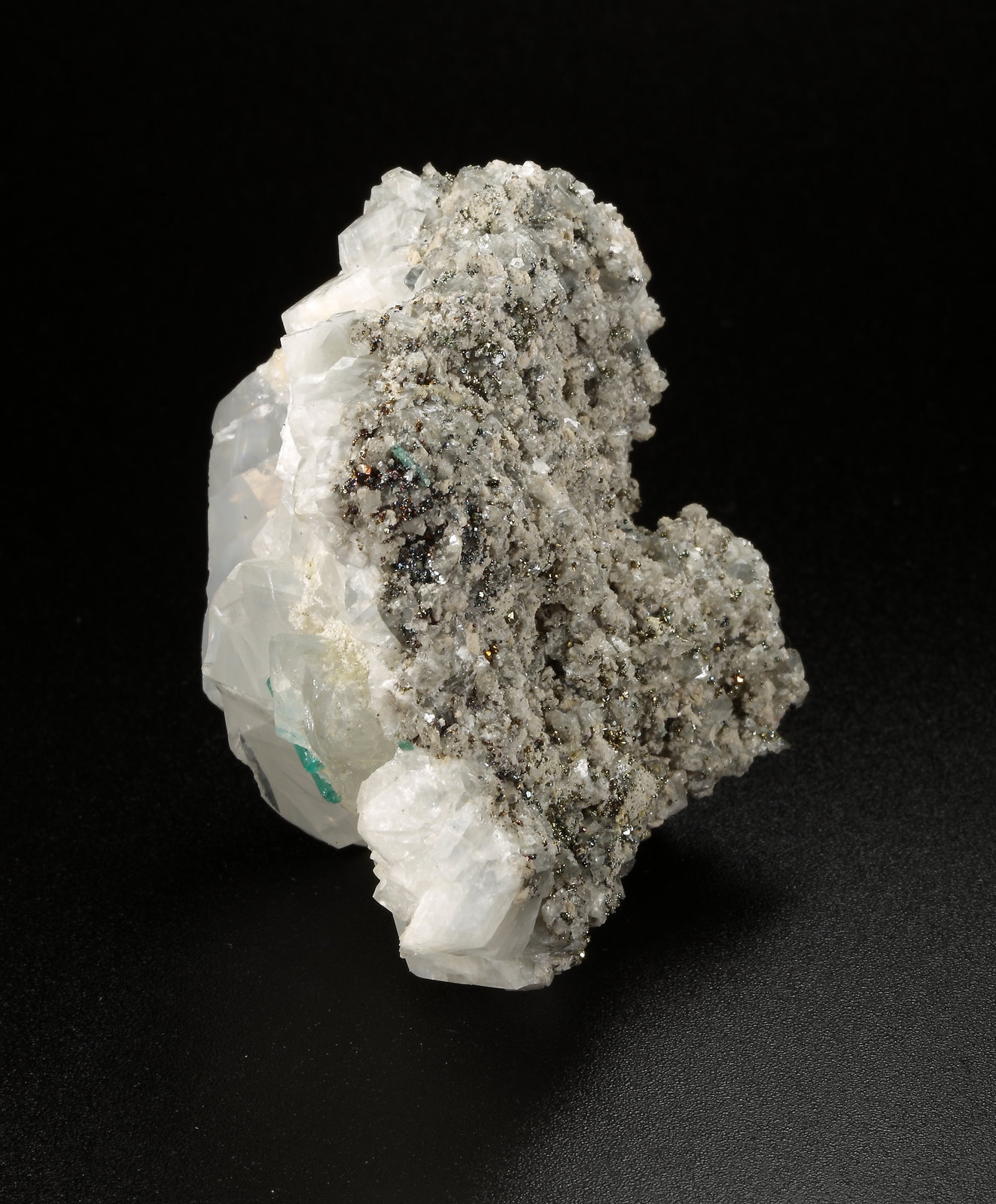 Beryl (variety emerald), Dolomite, Pyrite
49x61x33mm, xls=6mm & 7mm
(Autor: Fiebre Verde)