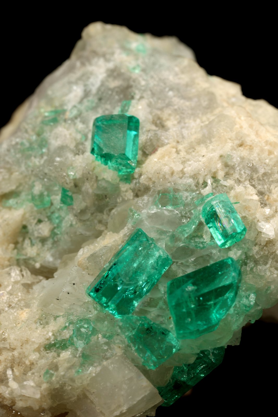 Beryl (variety emerald), Calcite
42x39x34mm, xls up to 7mm
(Autor: Fiebre Verde)