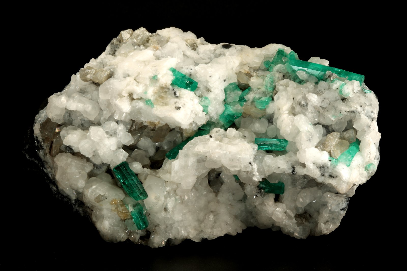 Beryl (variety emerald), Calcite
130x85x100mm, xls up to 27mm
(Autor: Fiebre Verde)
