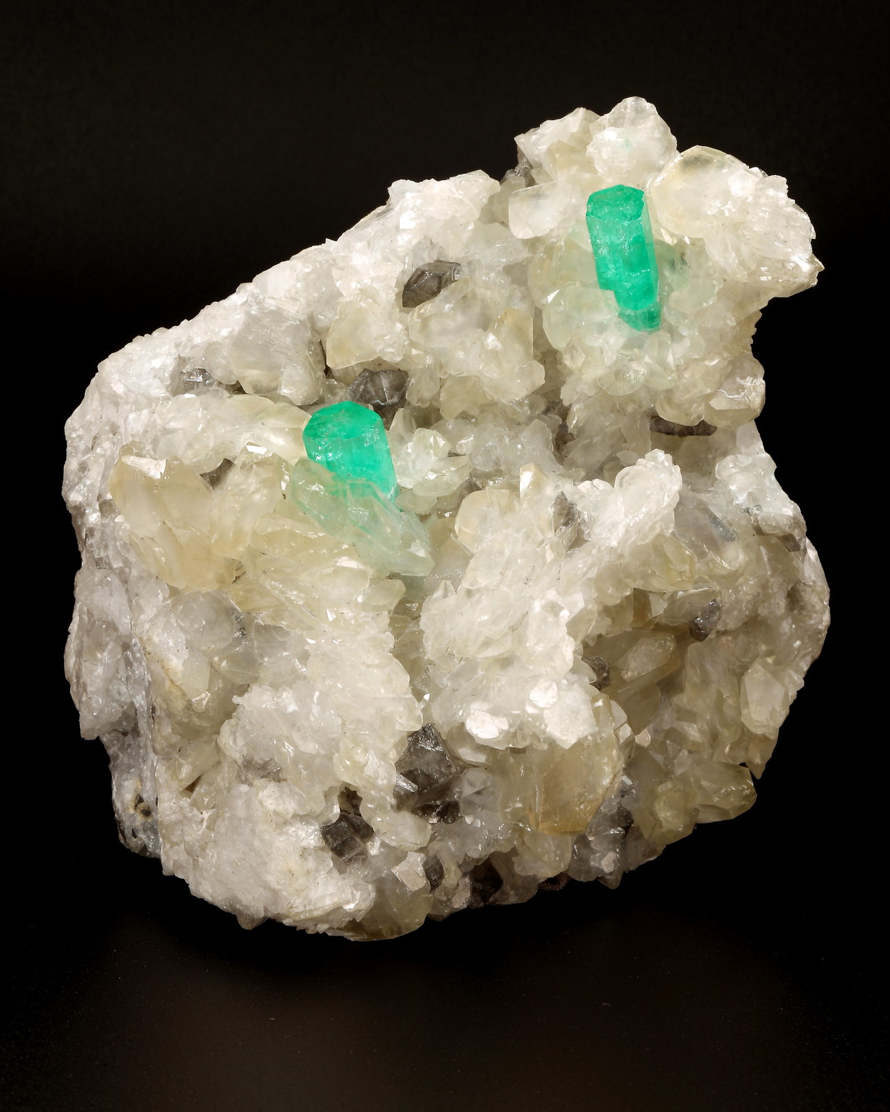 Beryl (variety emerald), Calcite, Dolomite
90x90x80mm, xls=14 & 18mm
(Autor: Fiebre Verde)