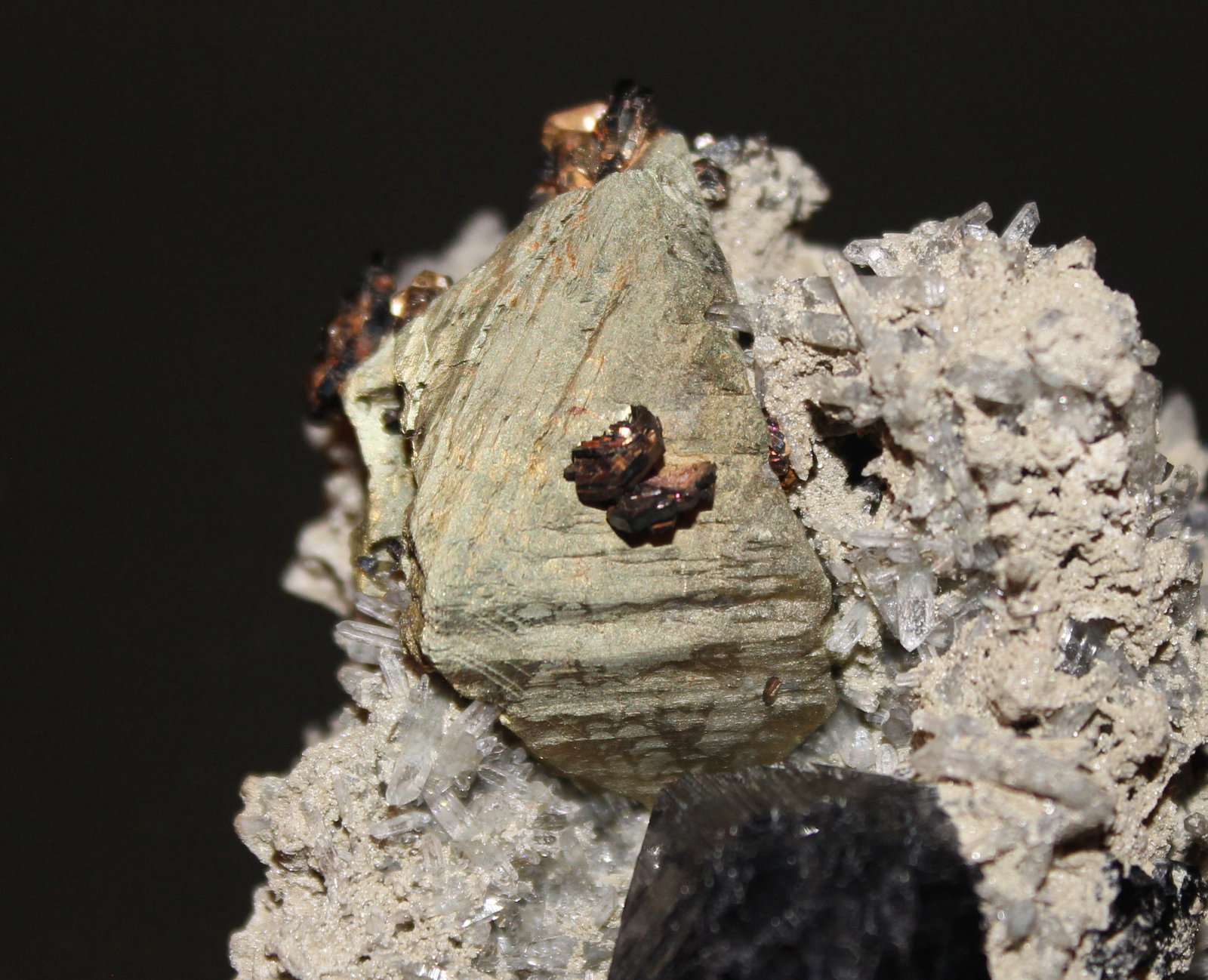Sphalerite, Chalcopyrite, Tetrahedrite, Quartz
7.0 x 6.6 cm
(Autor: Don Lum)