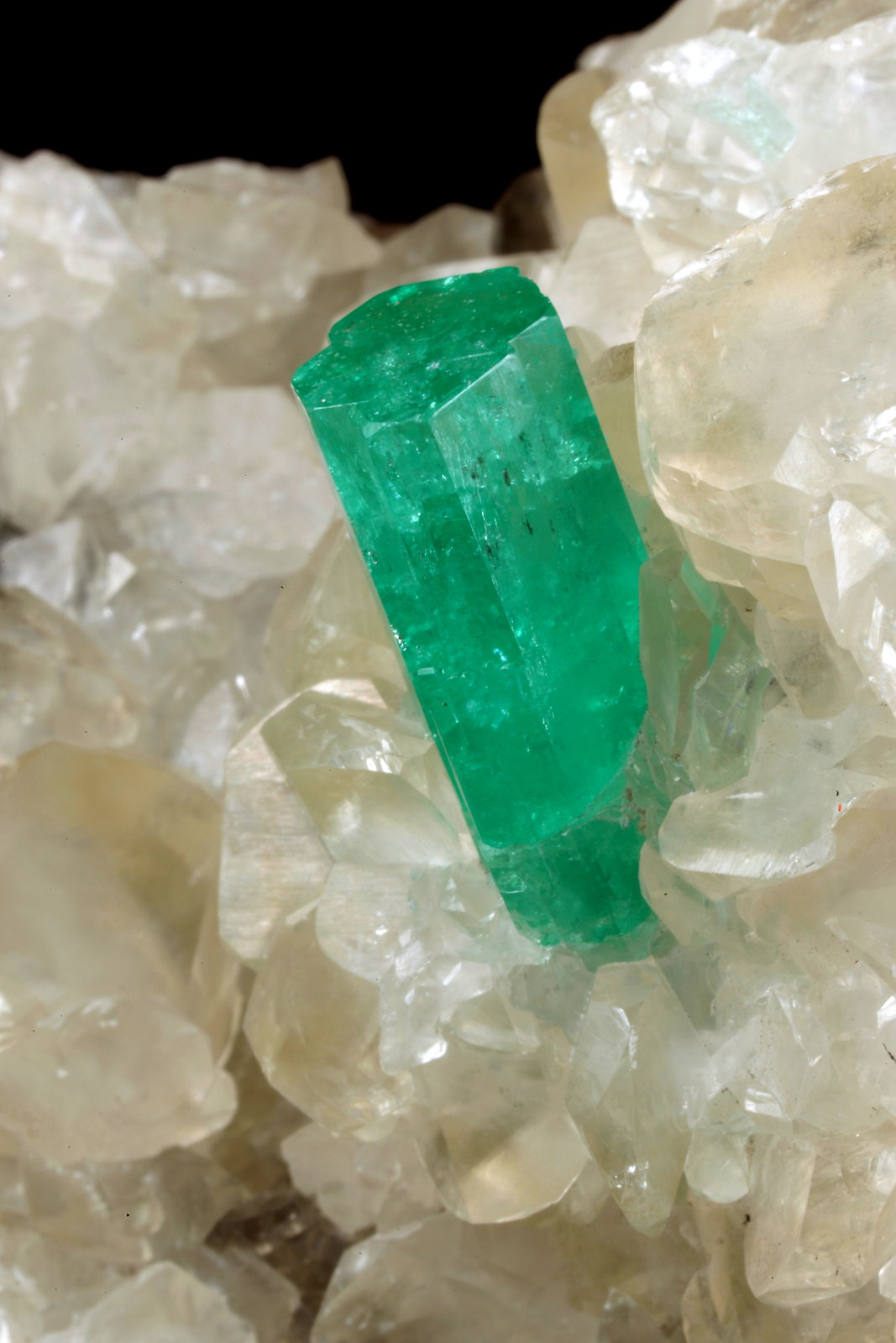 Beryl (variety emerald), Calcite, Dolomite
90x90x80mm, xls=14 & 18mm
(Autor: Fiebre Verde)