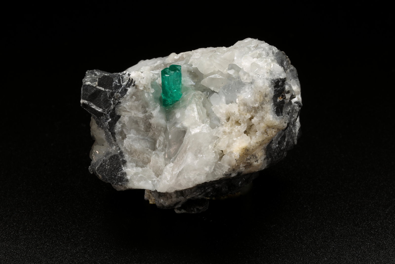 Beryl (variety emerald), Calcite
46x36x37mm, xl=7mm
(Autor: Fiebre Verde)