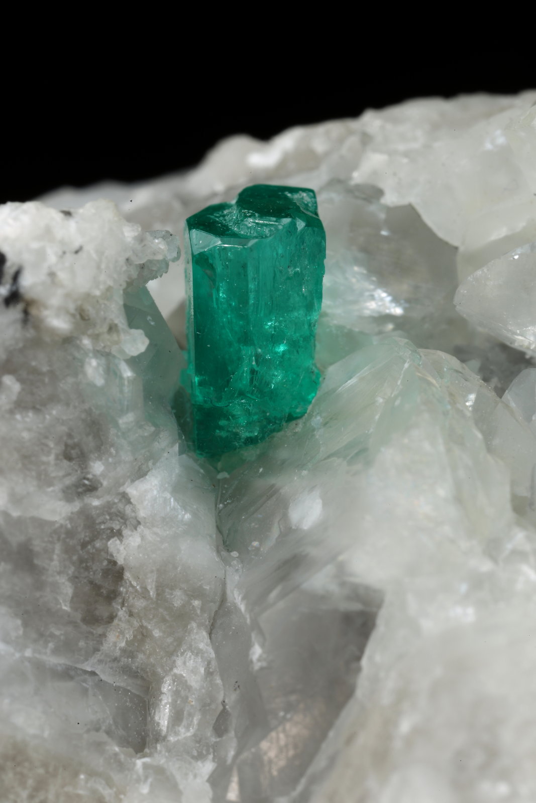 Beryl (variety emerald), Calcite
46x36x37mm, xl=7mm
(Autor: Fiebre Verde)