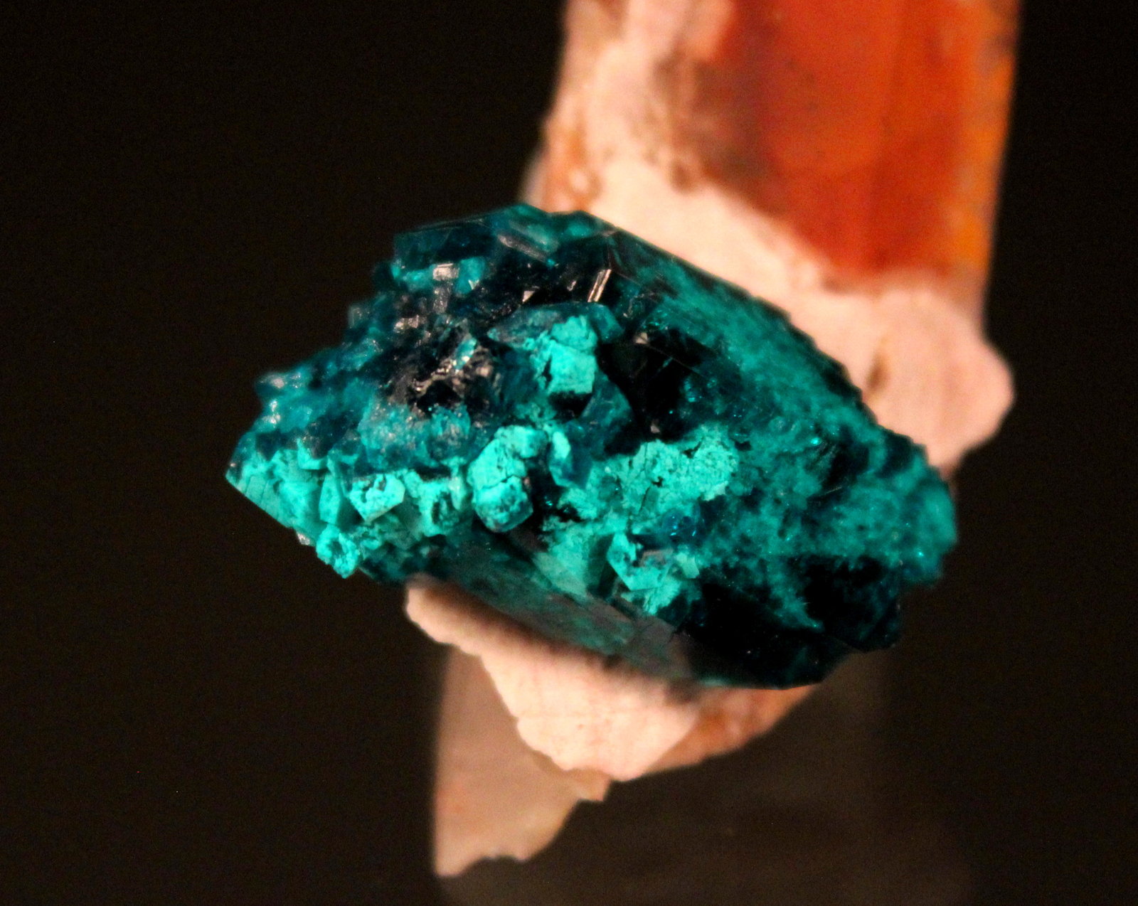 Dioptase, Quartz
51mm x 30mm
(Autor: Don Lum)