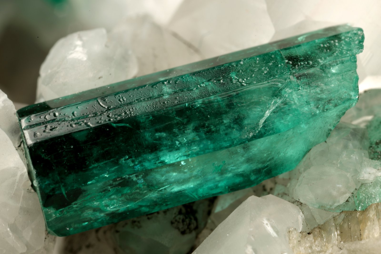 Beryl (variety emerald), Calcite
130x85x100mm, xls up to 27mm
(Autor: Fiebre Verde)