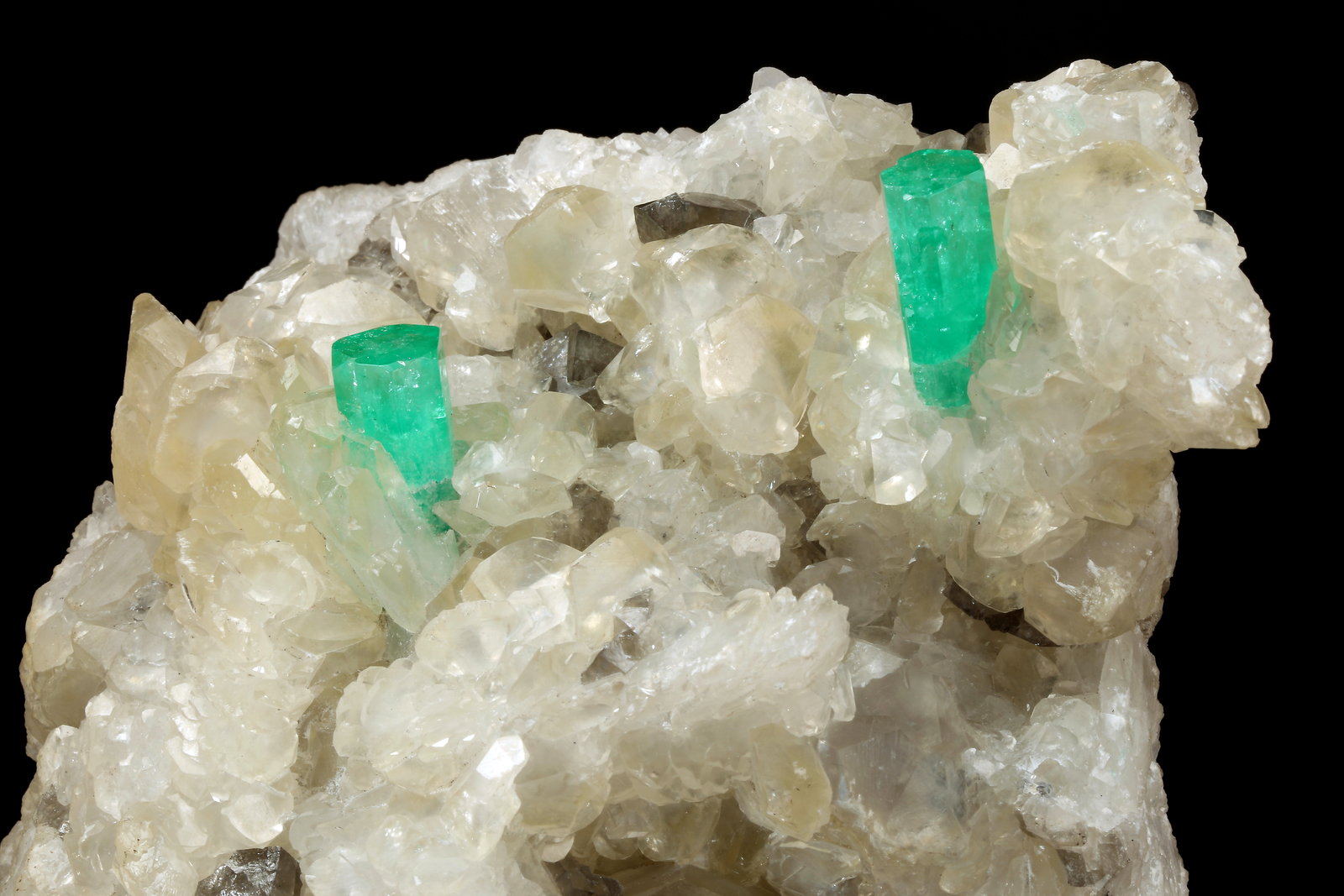 Beryl (variety emerald), Calcite, Dolomite
90x90x80mm, xls=14 & 18mm
(Autor: Fiebre Verde)
