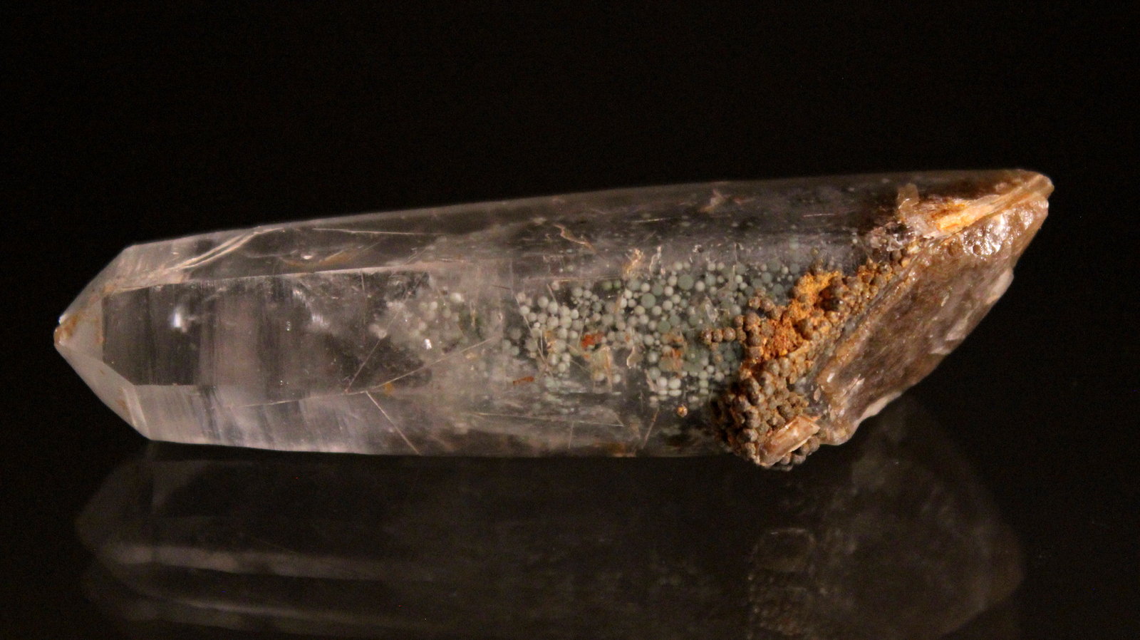 Quartz, Cookeite, Tremolite
72mm x 22mm
(Autor: Don Lum)