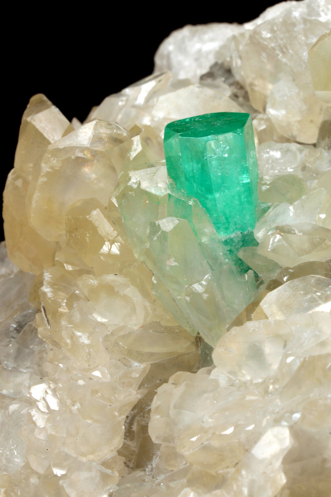 Beryl (variety emerald), Calcite, Dolomite
90x90x80mm, xls=14 & 18mm
(Autor: Fiebre Verde)
