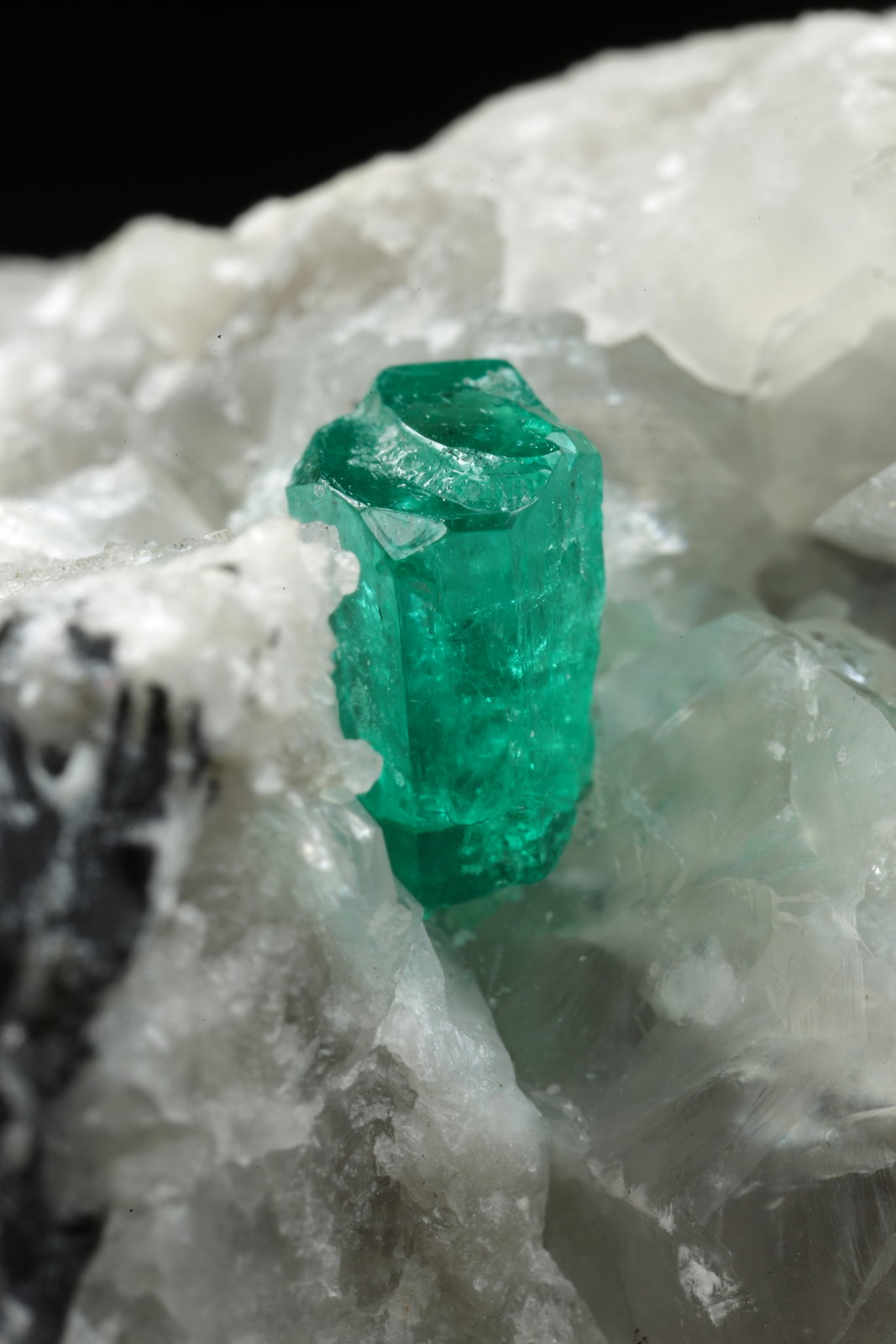 Beryl (variety emerald), Calcite
46x36x37mm, xl=7mm
(Autor: Fiebre Verde)