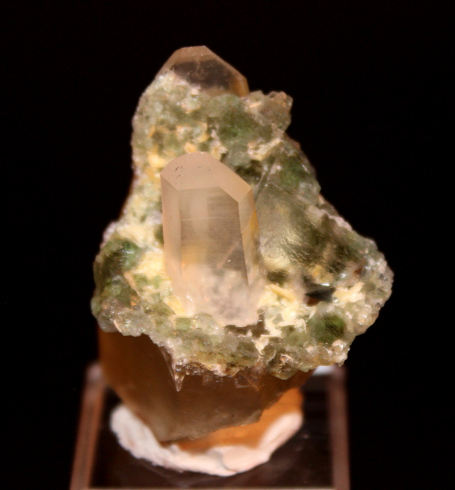 Quartz, Fluorite
39mm x 35mm
(Autor: Don Lum)