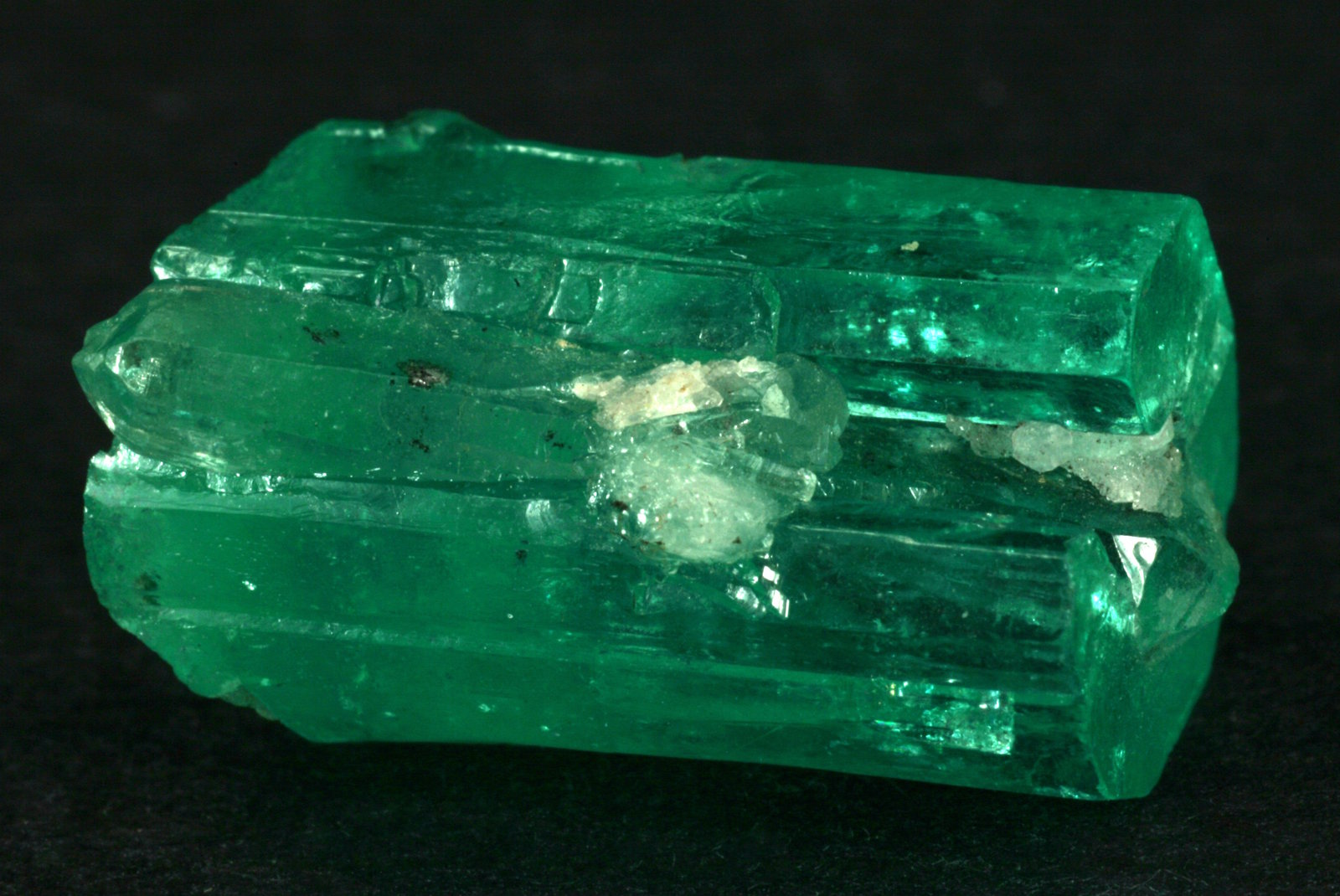 Beryl (variety emerald), Quartz
xl=19mm
(Autor: Fiebre Verde)
