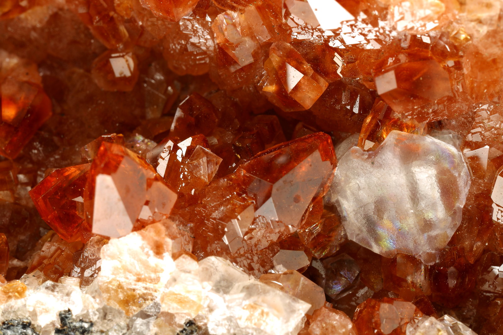 Rhodochrosite, Fluorite, Quartz, Goethite
115x110x50mm
(Autor: Fiebre Verde)