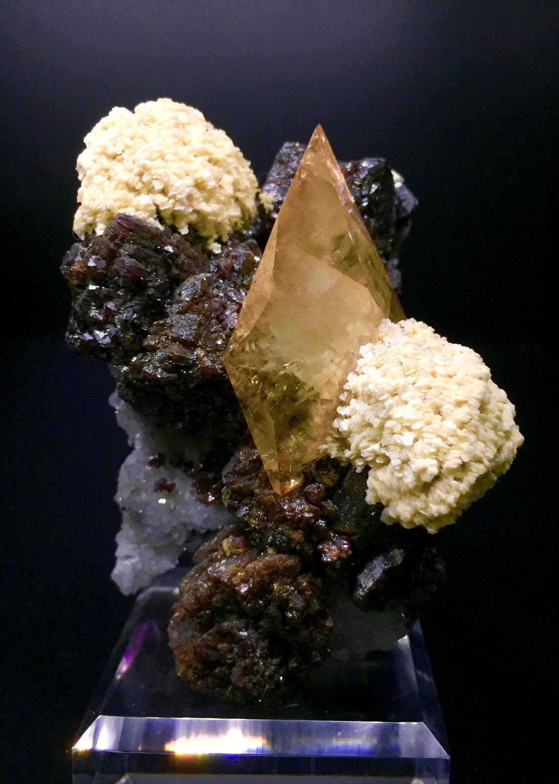 Calcite, Sphalerite, Barite, Quartz
8.5x5.5x4.5 cm
(Autor: Turbo)