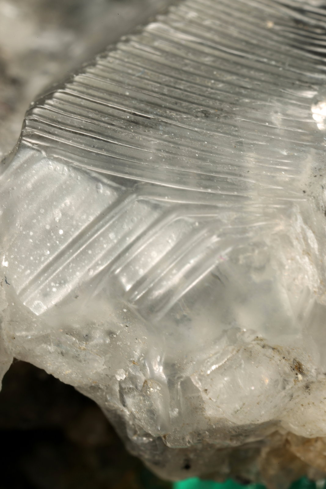Beryl (variety emerald), Calcite, Pyrite
7cm across
(Autor: Fiebre Verde)