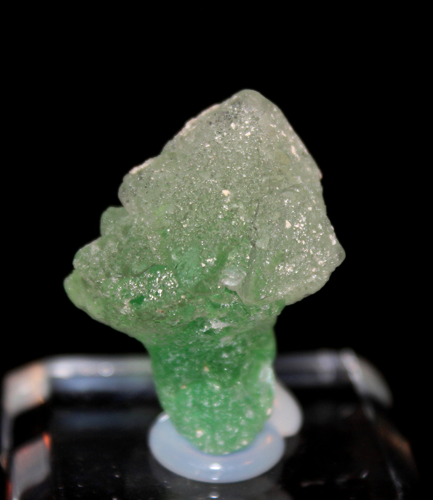 Fluorite
34mm x 26mm x 19mm
(Autor: Don Lum)
