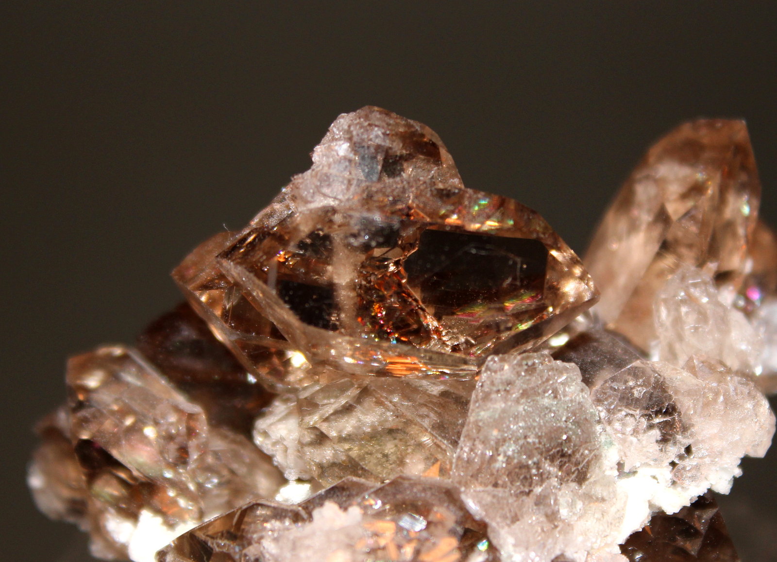 Quartz (variety smoky)
60mm x 40mm x 40mm
(Autor: Don Lum)