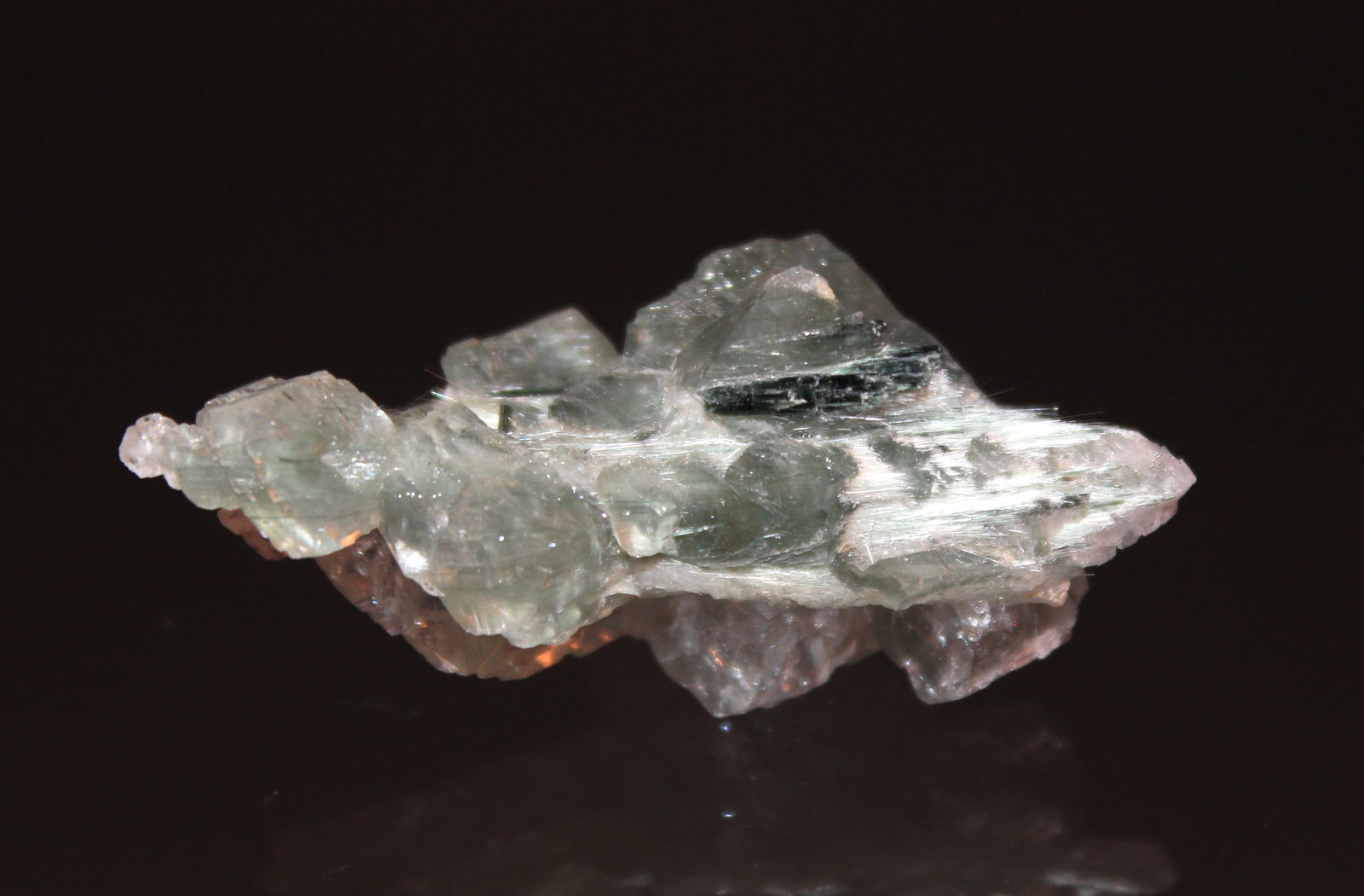 Orthoclase (variety adularia)
50mm x 23mm
(Autor: Don Lum)