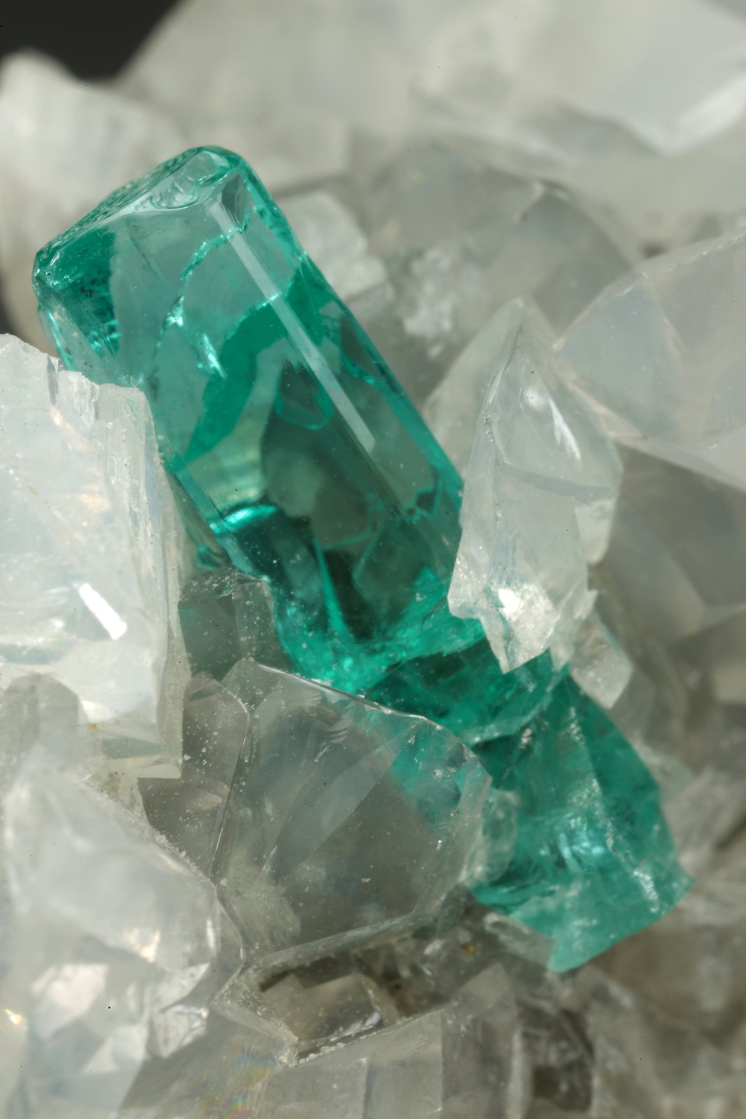 Beryl (variety emerald), Dolomite, Pyrite
36x21x19mm, xl=13mm
(Autor: Fiebre Verde)