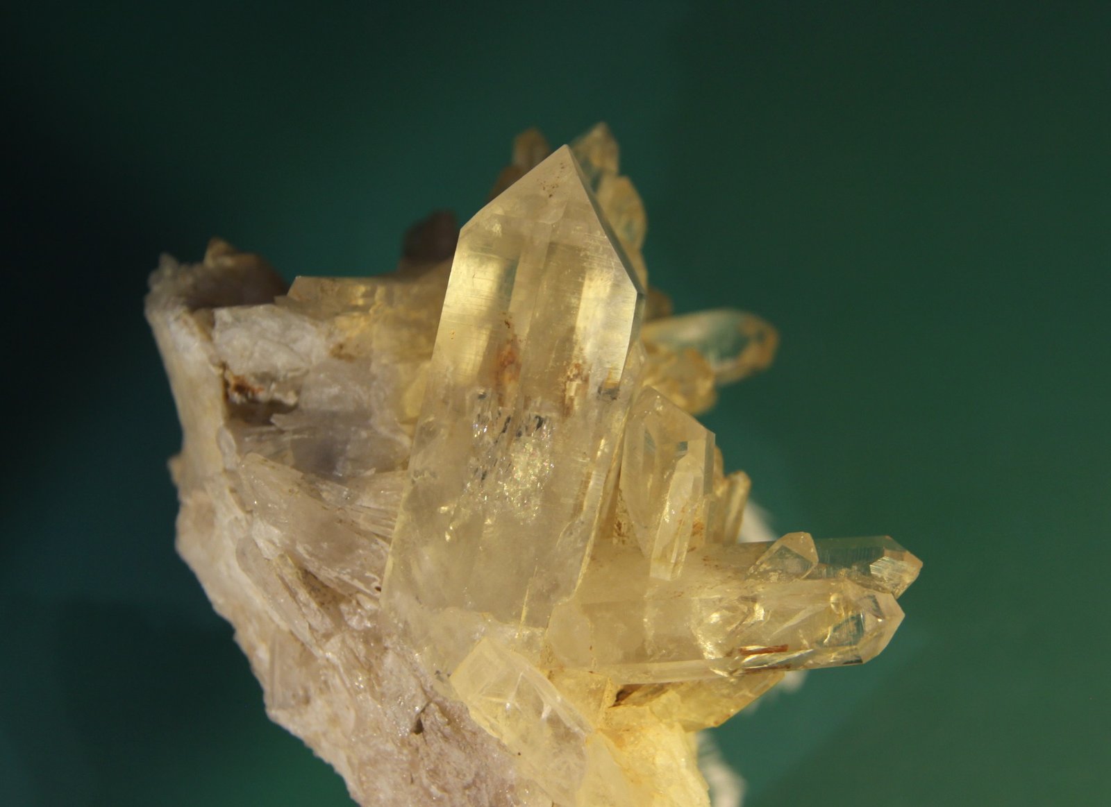 Quartz
103mm x 80mm x 66mm. Main crystal 60mm x 24mm x 21mm
(Autor: Firmo Espinar)