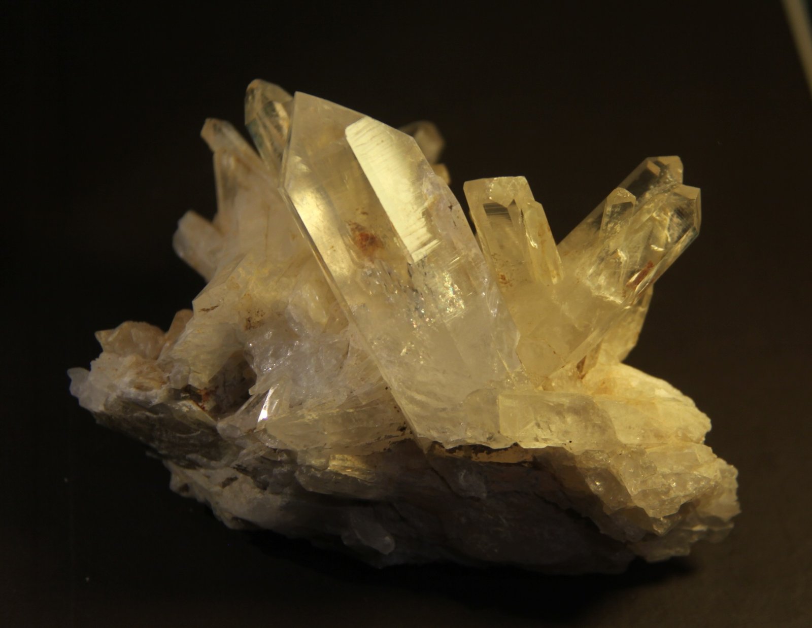 Quartz
103mm x 80mm x 66mm. Main crystal 60mm x 24mm x 21mm
(Autor: Firmo Espinar)