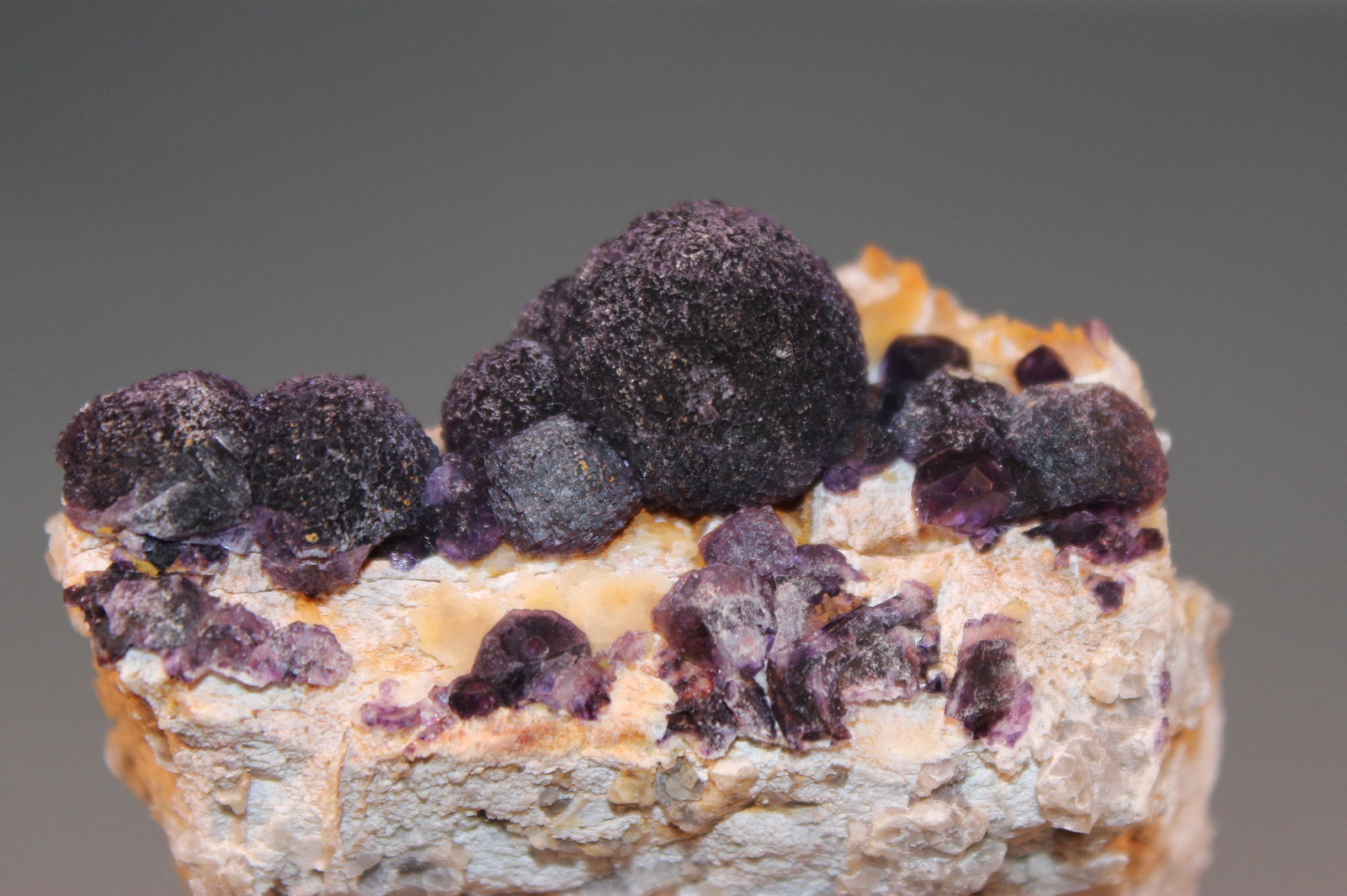 Fluorite
70mm x 50mm x 40mm
(Autor: Don Lum)
