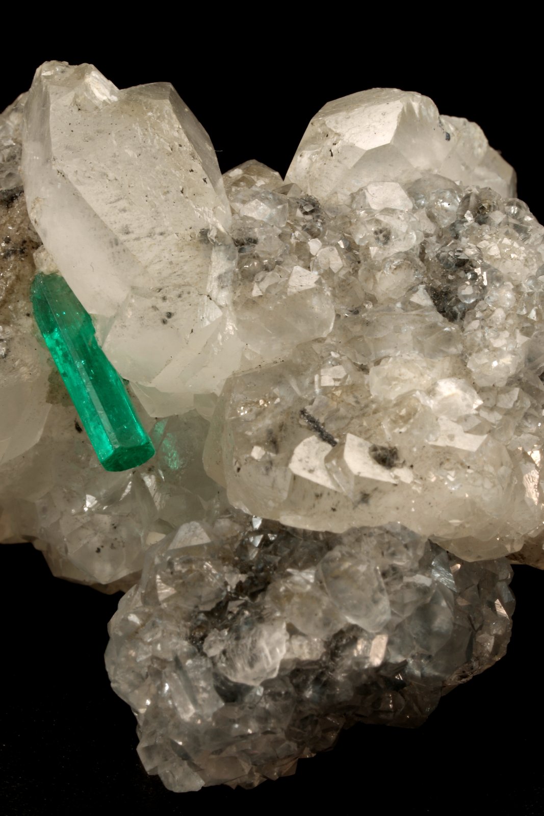Beryl (variety emerald), Calcite
35x64x49mm, xl=12mm
(Autor: Fiebre Verde)