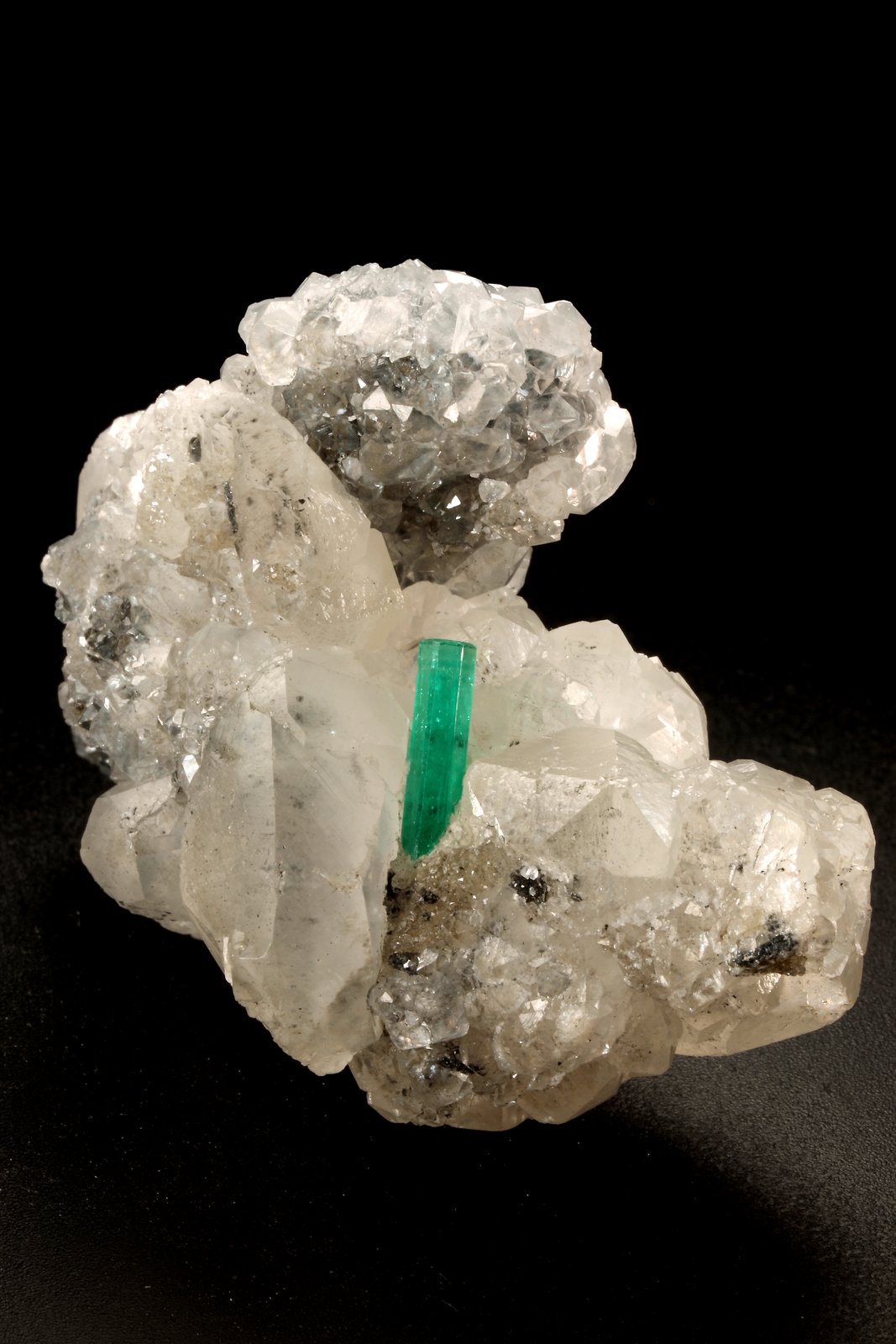 Beryl (variety emerald), Calcite
35x64x49mm, xl=12mm
(Autor: Fiebre Verde)