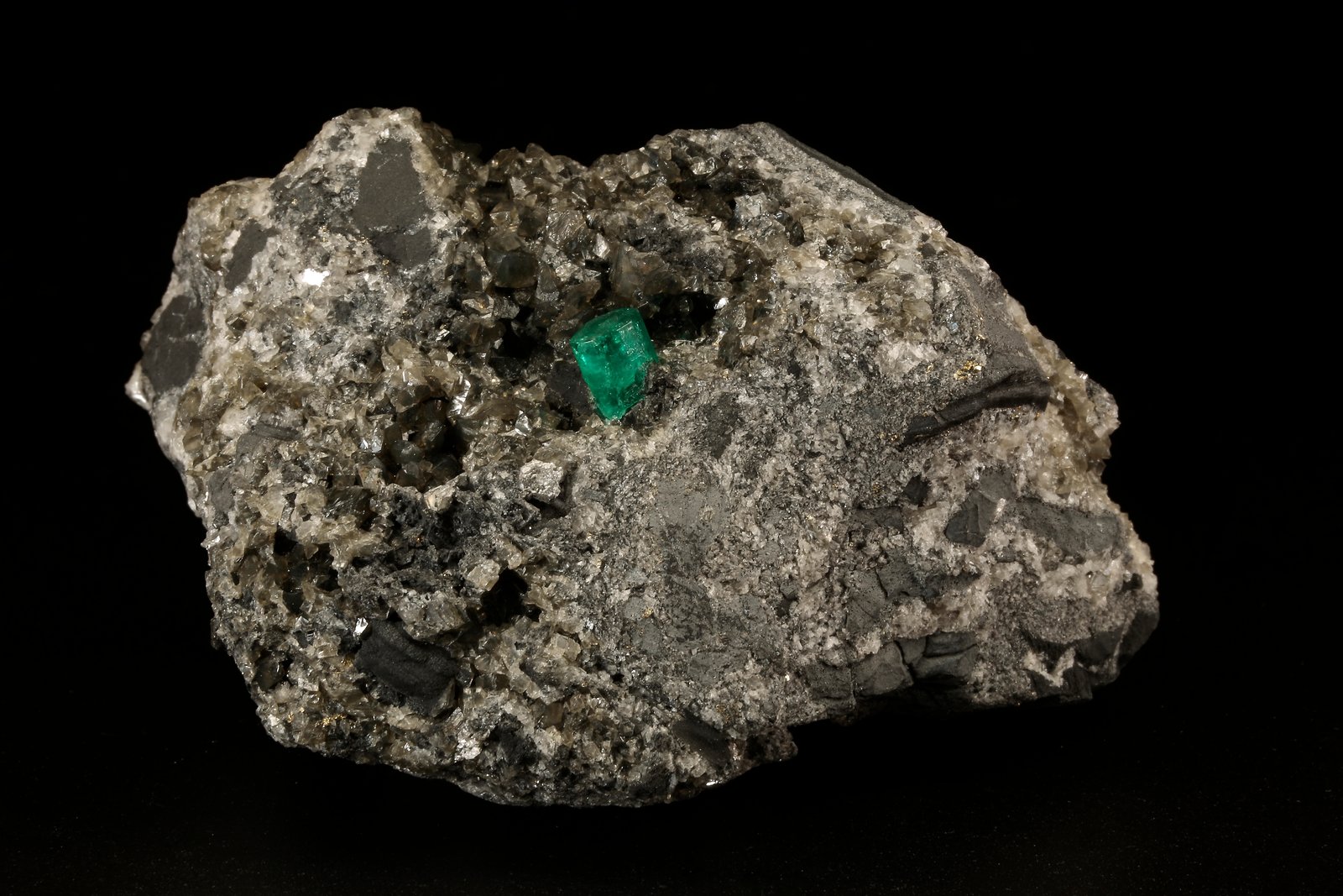 Beryl (variety emerald), Calcite, Pyrite
76x47x45mm, xl=7x5mm
(Autor: Fiebre Verde)