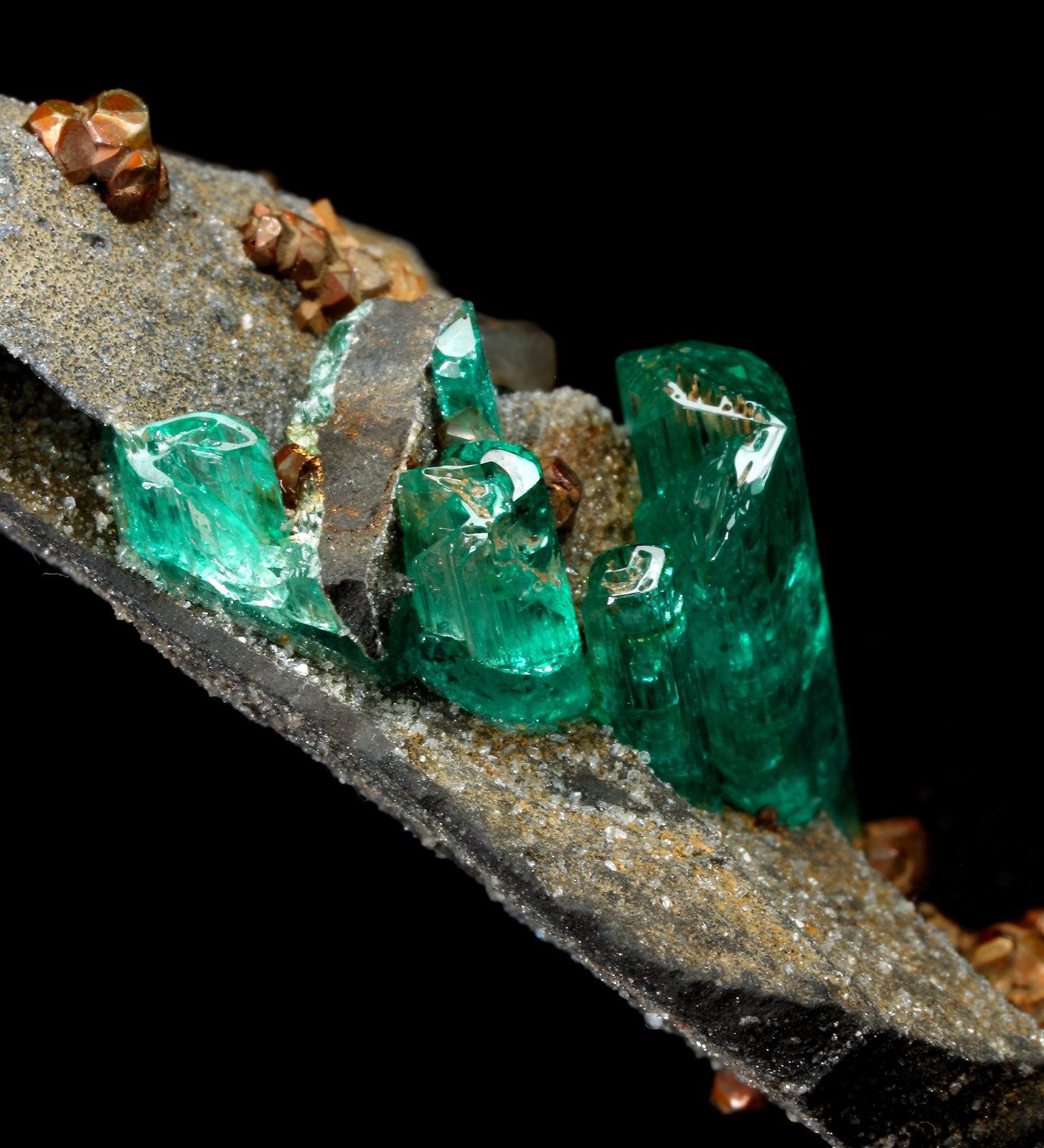 Beryl (variety emerald), Calcite, Pyrite
68 x 50 x 14 mm - main xl fragment 21 mm
(Autor: Fiebre Verde)
