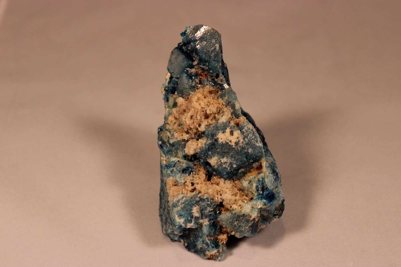 Euclase, Quartz, Muscovite
103mm x 80mm x 101mm
(Autor: Don Lum)