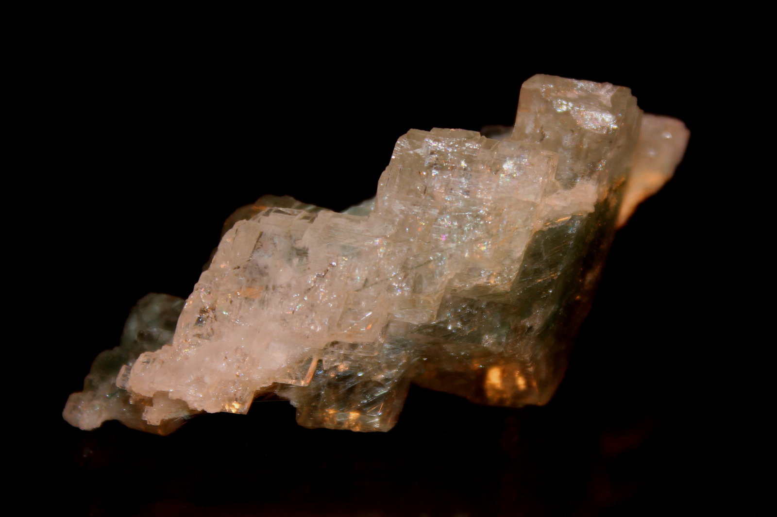Orthoclase (variety adularia)
50 mm x 23 mm
(Autor: Don Lum)